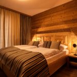 Útulná spálňa s manželskou posteľou v DaSus Lux&Wellness Apartments Sosana