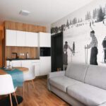 Moderná kuchyňa a obývacia časť v Apartmánoch Pálenica & Ostredok